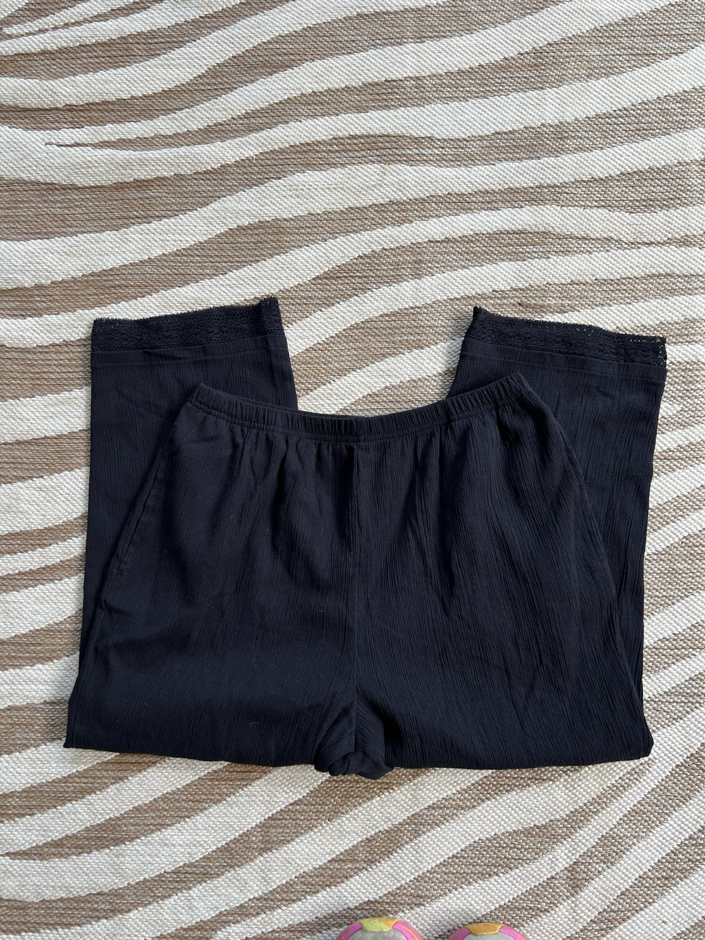 Black Cotton Lace Trim Capri Pants - Size small - Picture 6 of 7